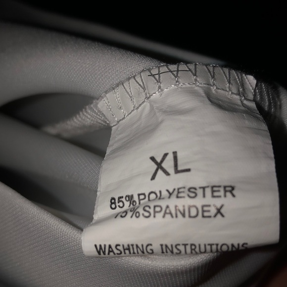 It sweatshirt XL same picture on both back and front of shirt - Picture 2 of 3